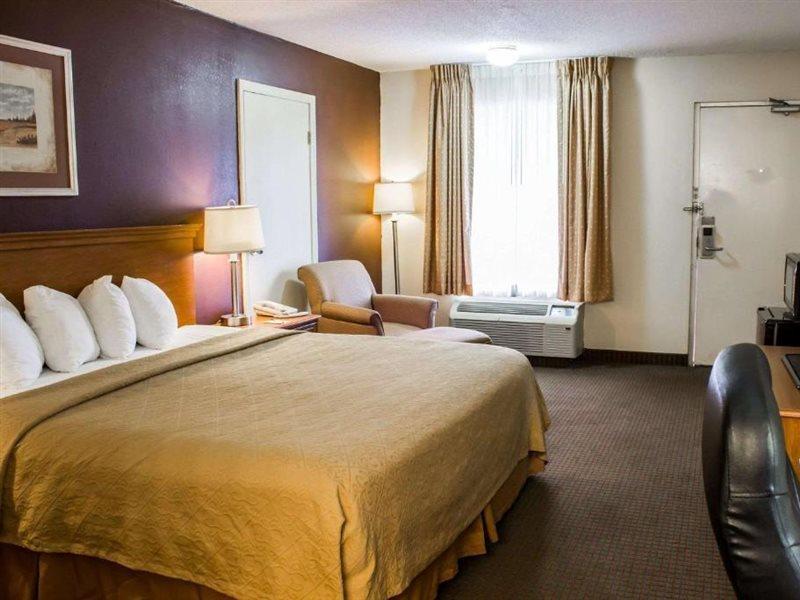 Red Roof Inn Данн Экстерьер фото